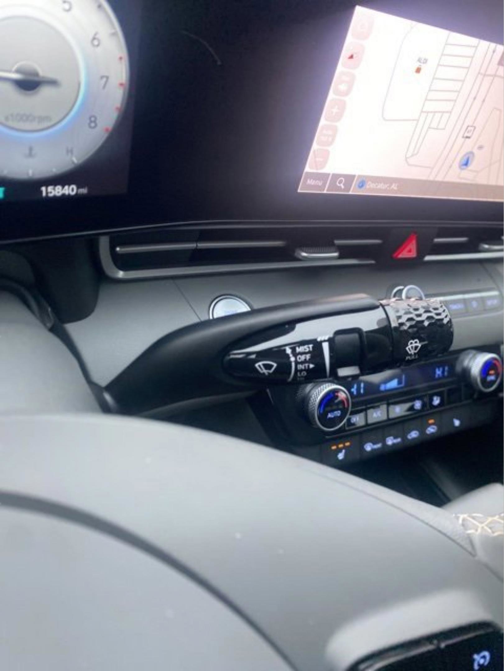 Used 2023 Hyundai Elantra SEL w/ Convenience Package image 19