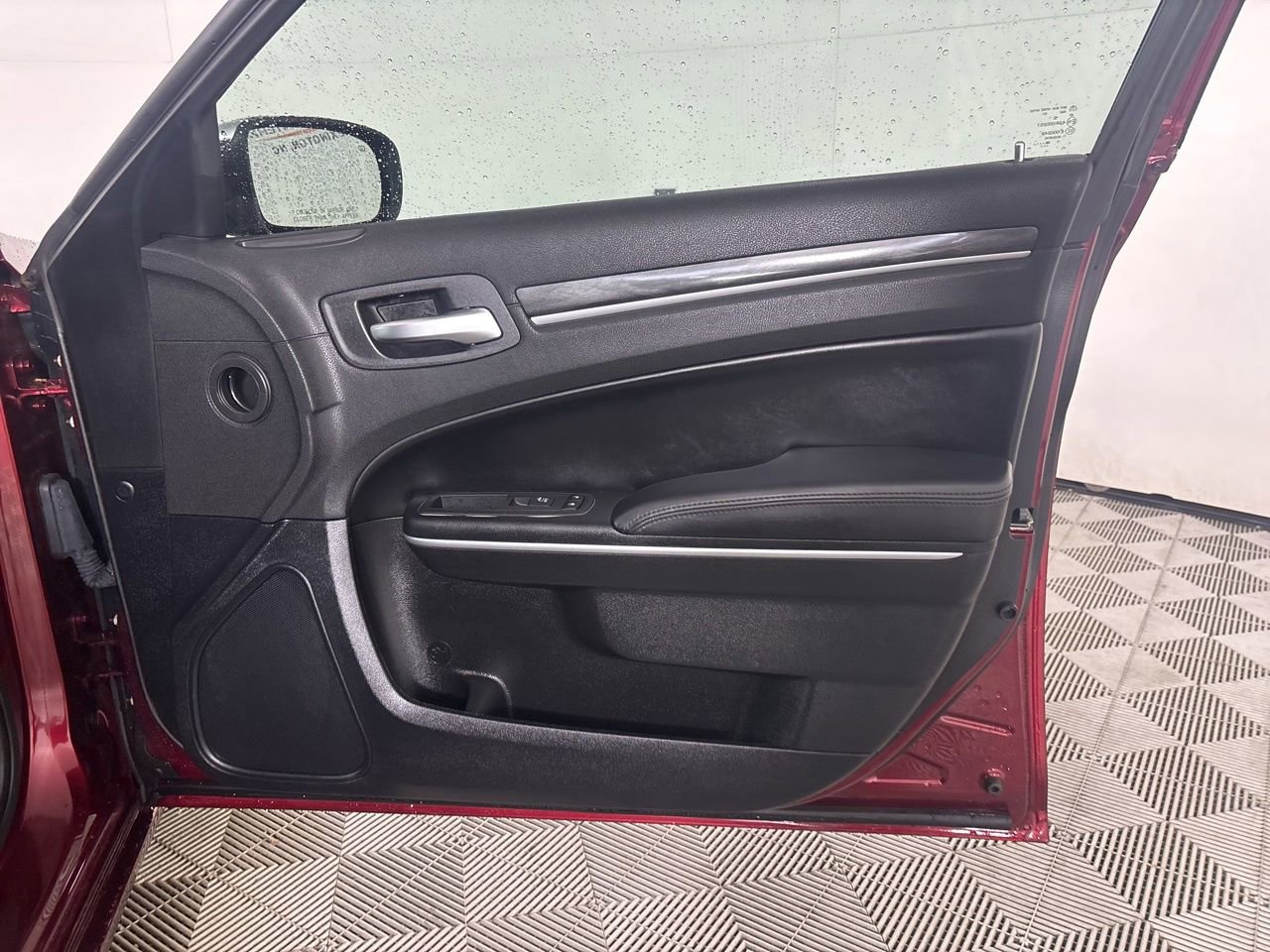 Used 2020 Chrysler 300 Touring w/ Chrome Appearance Package RWD image 25