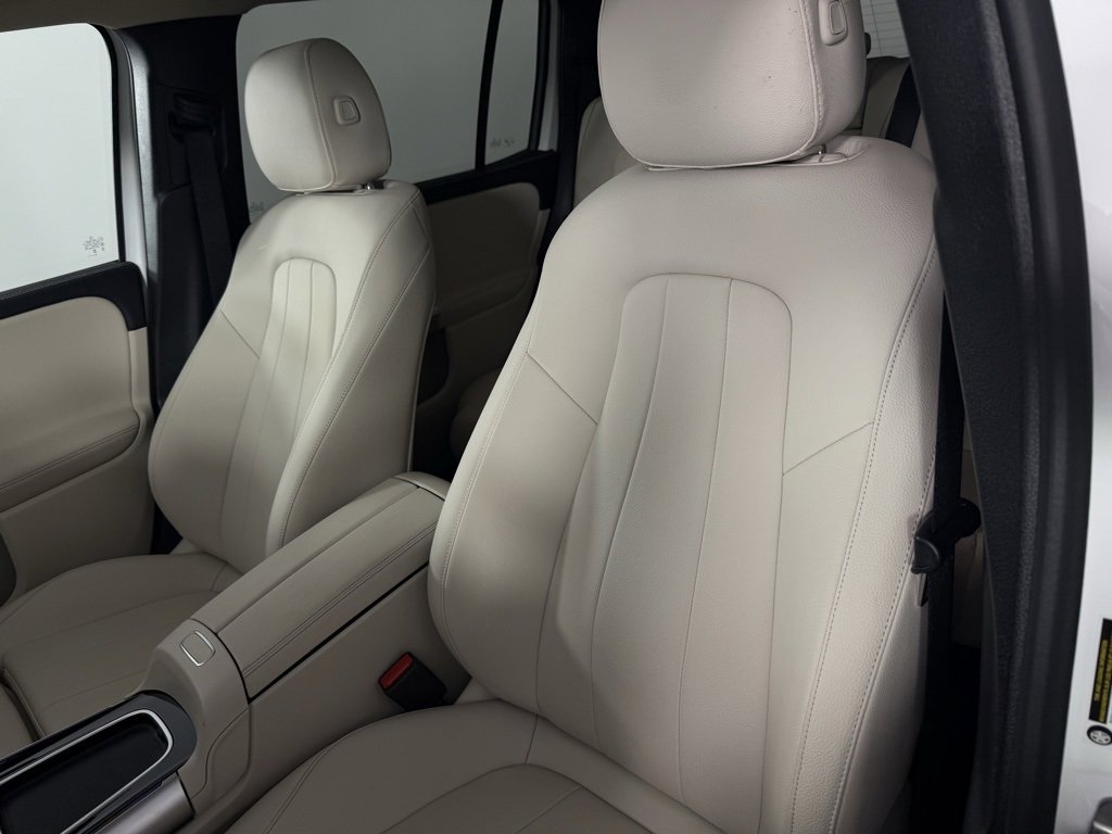 Used 2025 Mercedes-Benz GLB 250 4MATIC image 10