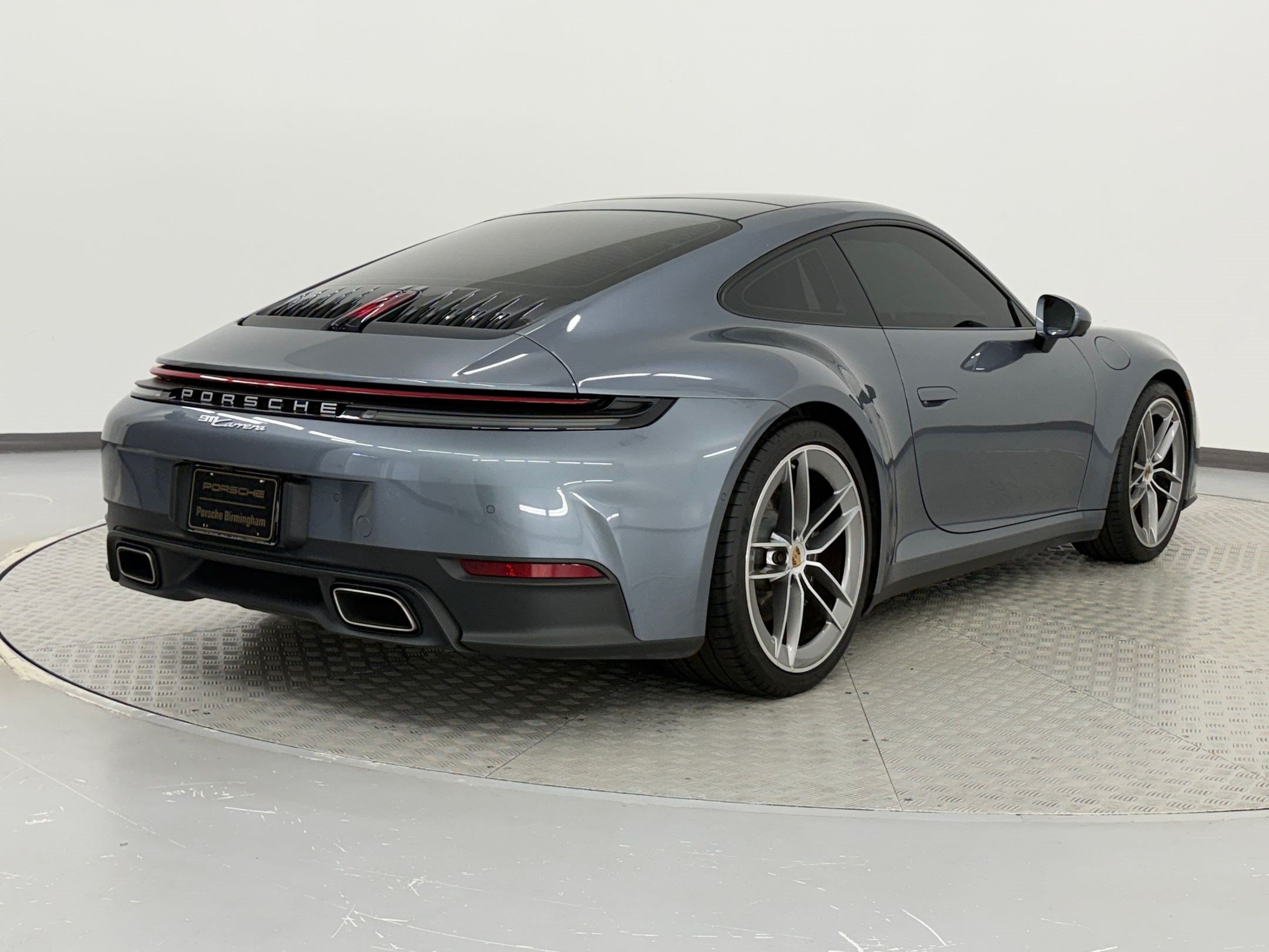 Certified 2025 Porsche 911 Carrera RWD image 9