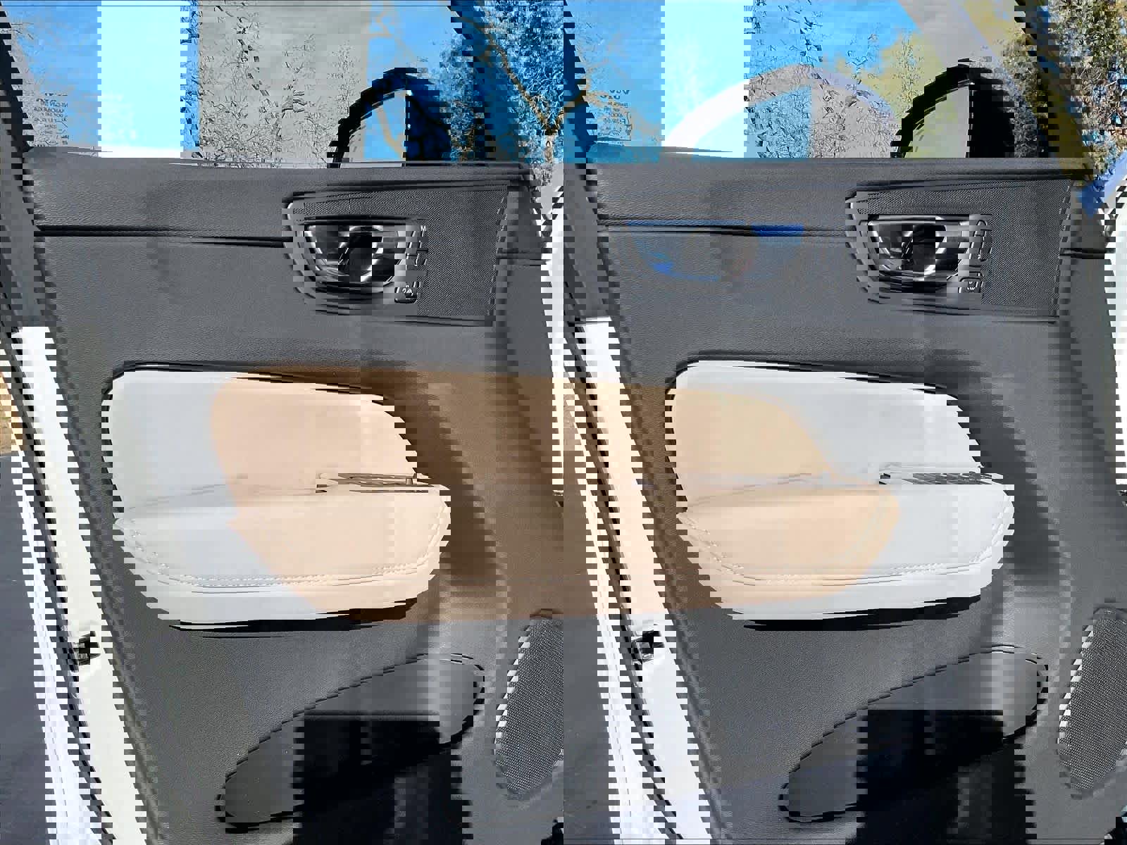 New 2026 Volvo XC60 T8 Plus w/ Protection Package Premier image 24