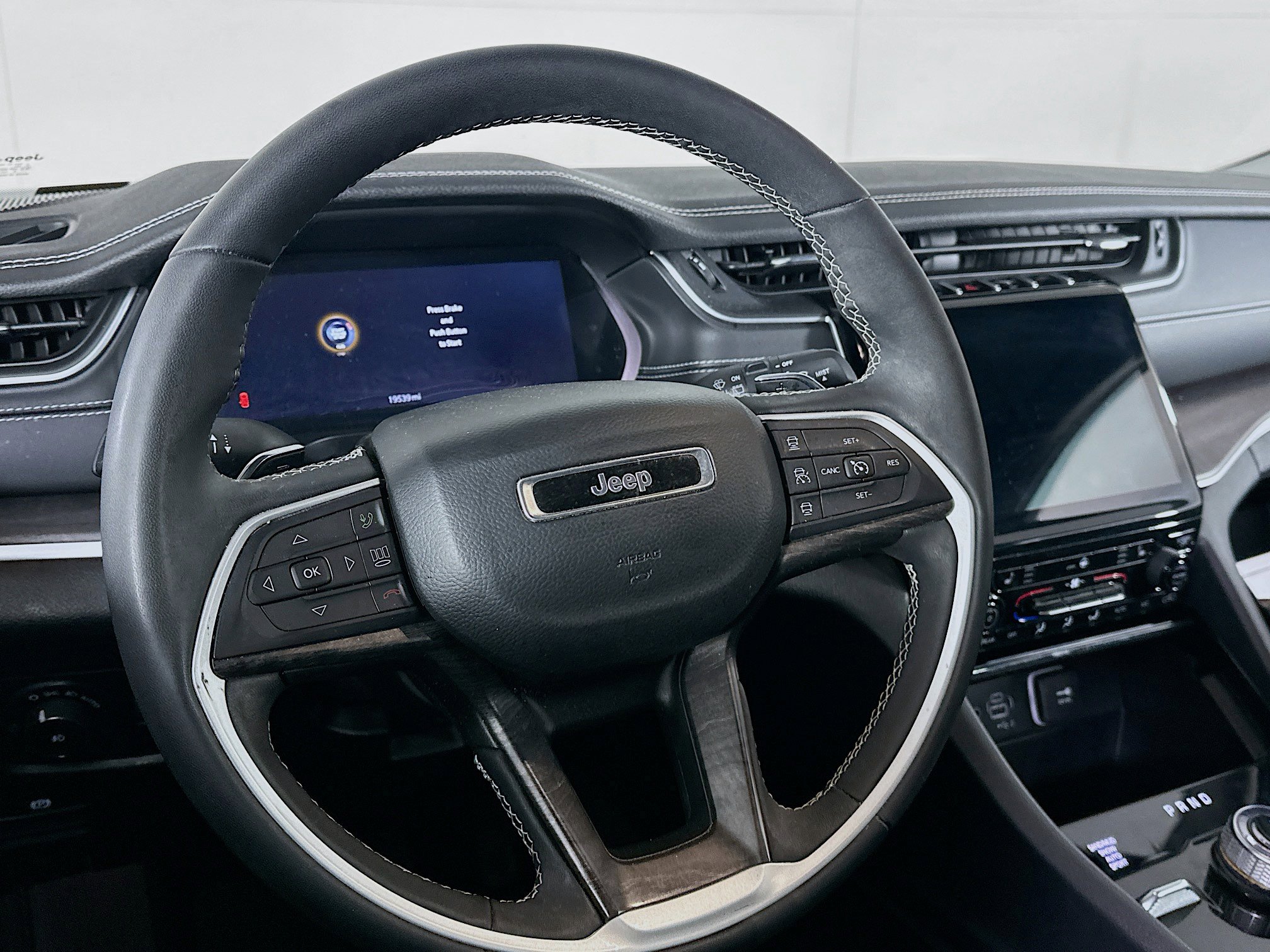 Used 2023 Jeep Grand Cherokee Limited image 18