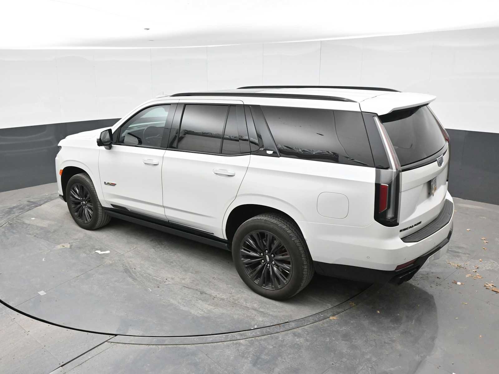 Used 2024 Cadillac Escalade V w/ LPO, ONYX Package AWD/4WD image 11