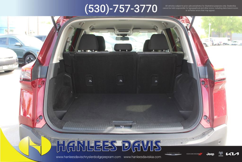 Used 2023 Nissan Rogue SV image 10
