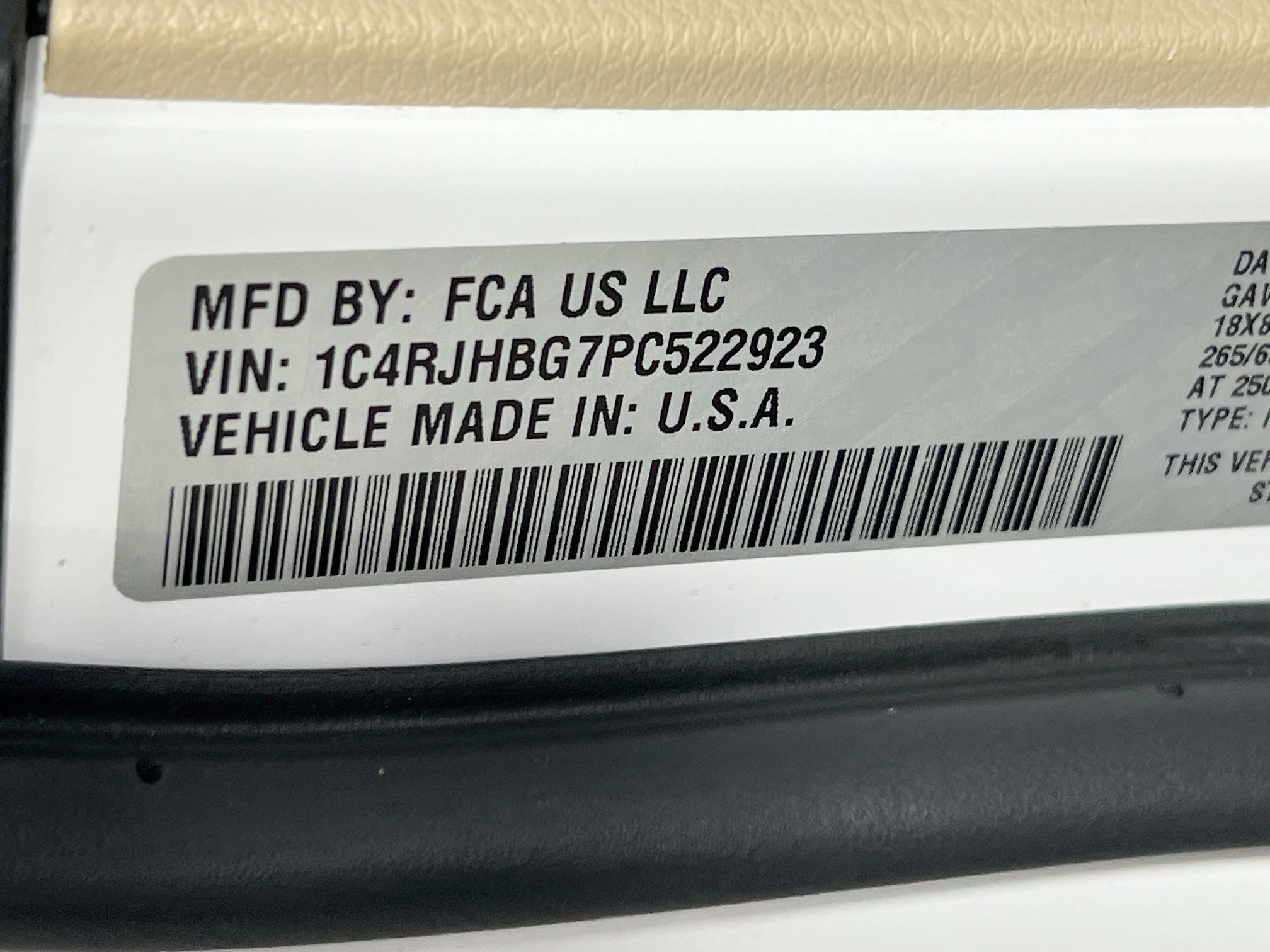 Used 2023 Jeep Grand Cherokee Limited AWD/4WD image 31