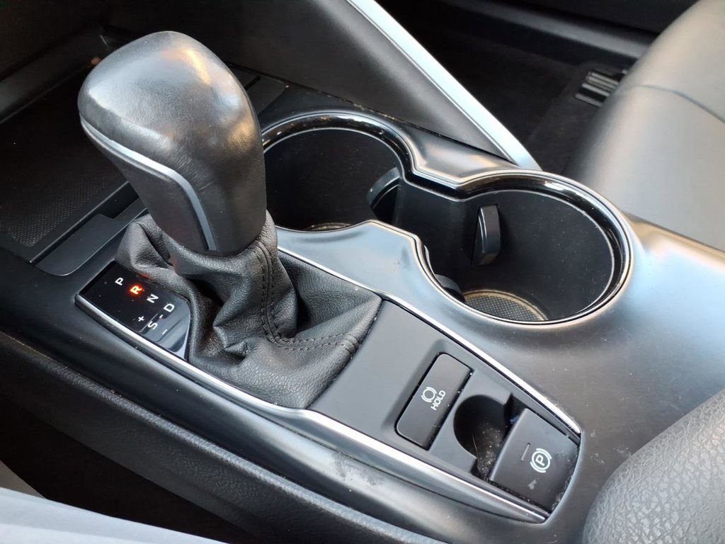 Used 2020 Toyota Camry SE image 19