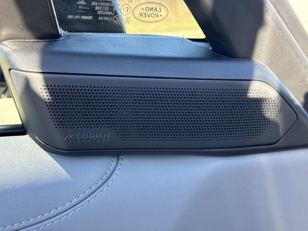 New 2025 Land Rover Range Rover SV image 25