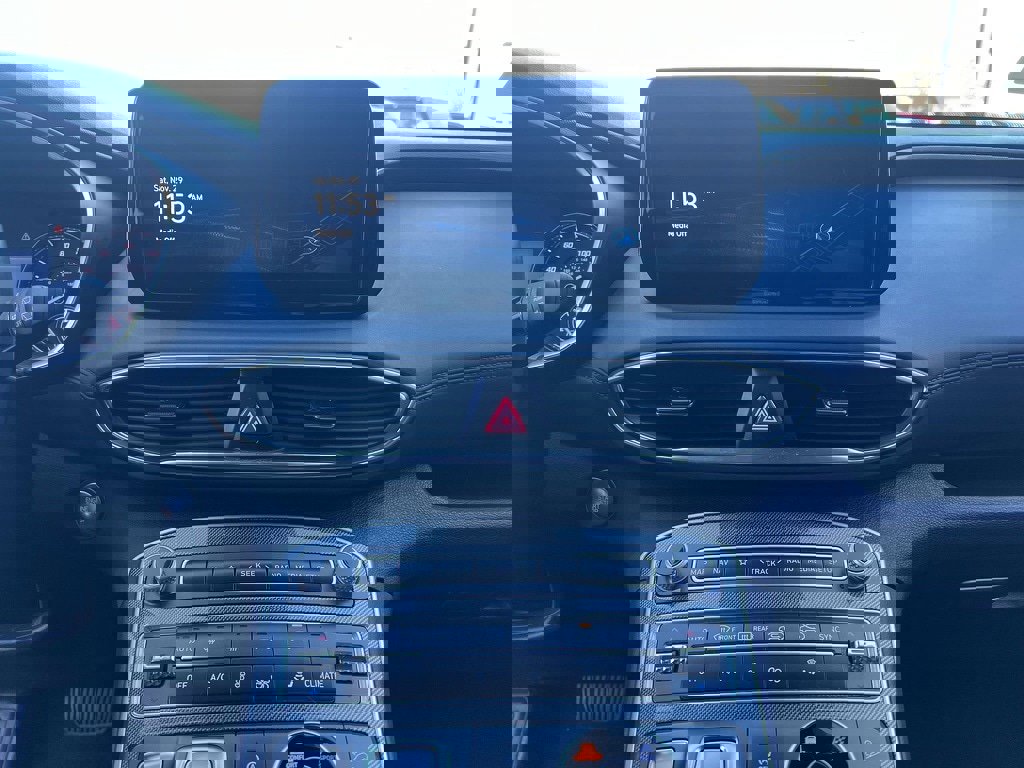 Used 2023 Hyundai Santa Fe SEL image 11