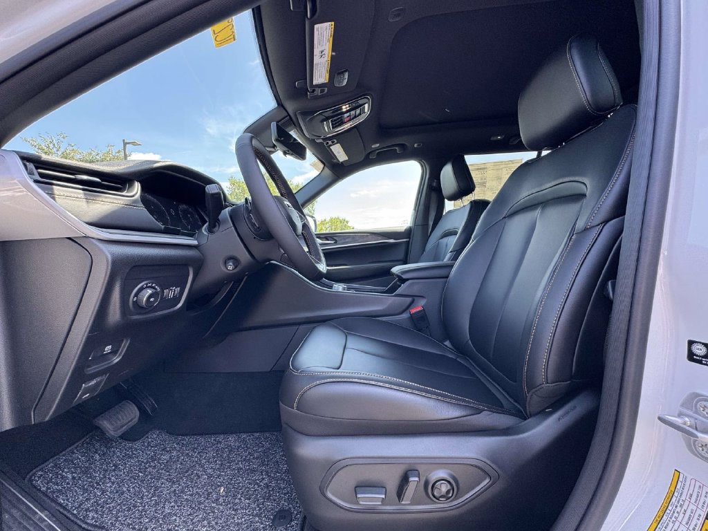 New 2026 Jeep Grand Cherokee Limited AWD/4WD image 13