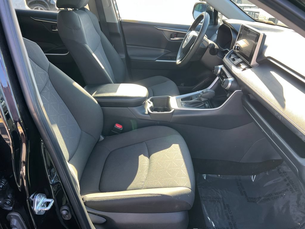 Used 2025 Toyota RAV4 XLE FWD image 17