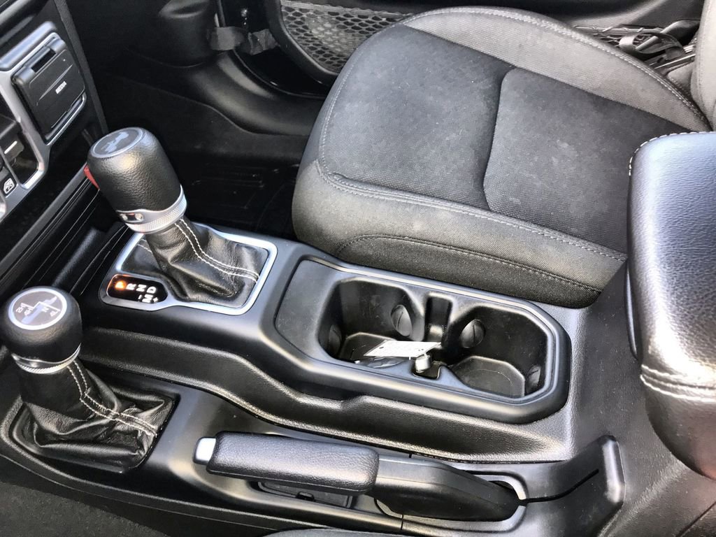 Used 2021 Jeep Wrangler Unlimited Sahara w/ Uconnect 4C Nav & Sound Group AWD/4WD image 21