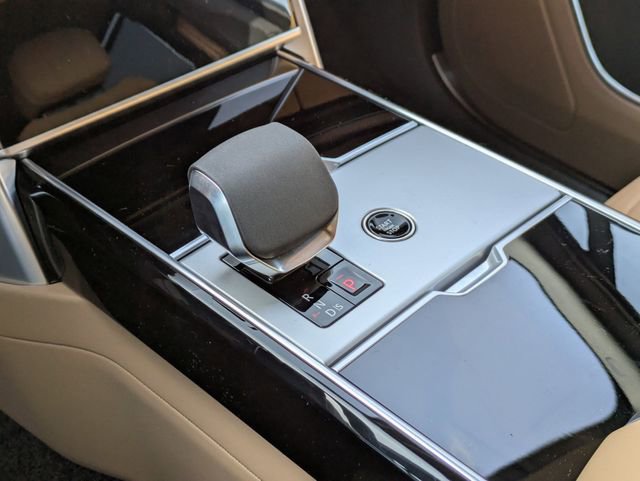 New 2026 Land Rover Range Rover Long Wheelbase SE image 9