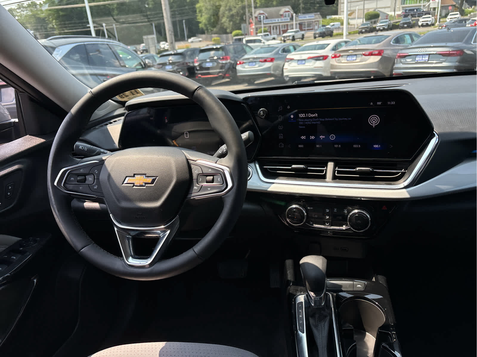 Certified 2025 Chevrolet Trax LT w/ LT Convenience Package FWD image 23