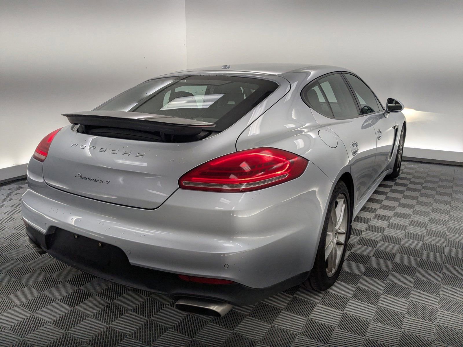 Used 2015 Porsche Panamera 4 image 8