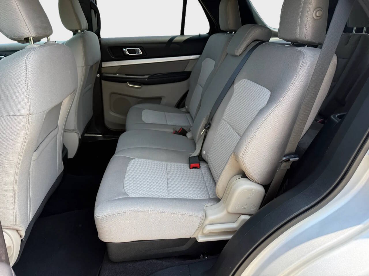 Used 2018 Ford Explorer 4WD w/ Class II Trailer Tow Package image 8