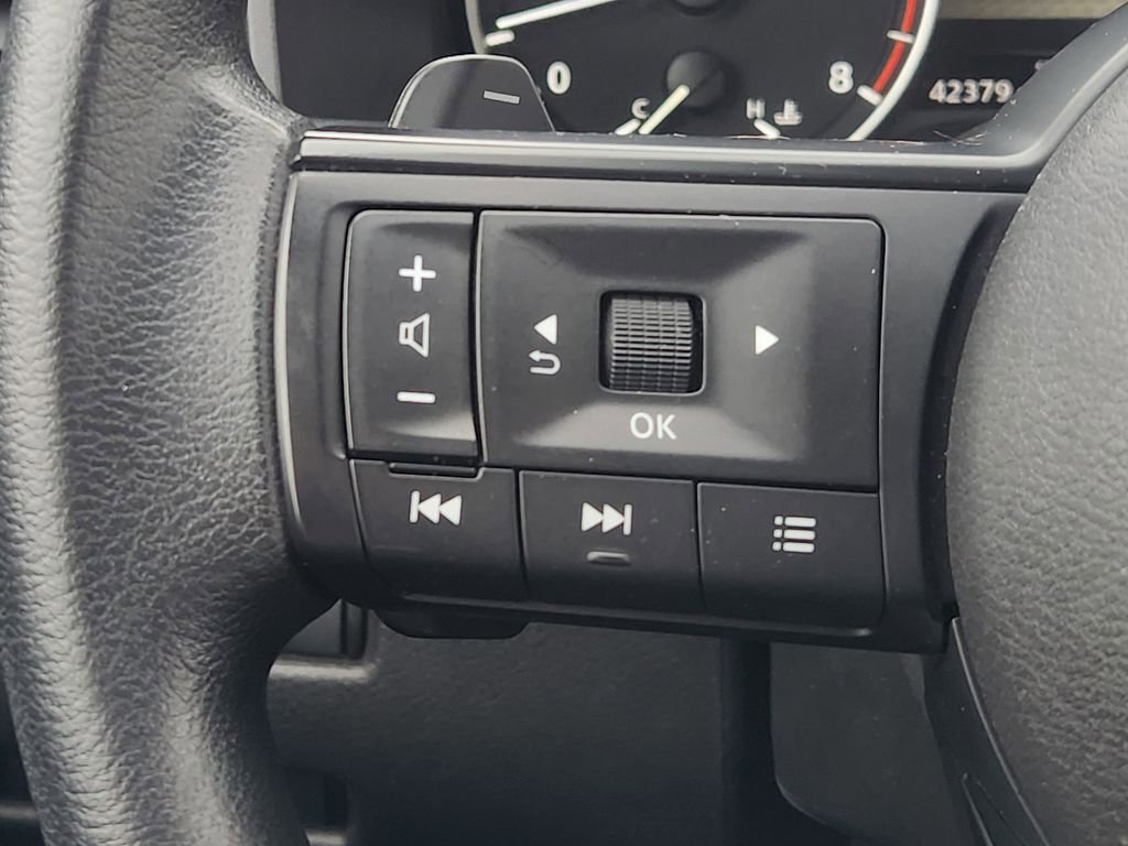 Used 2024 Nissan Rogue SV image 27