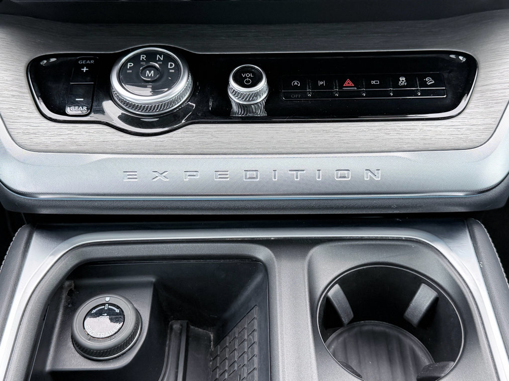 Used 2025 Ford Expedition Platinum AWD/4WD image 19