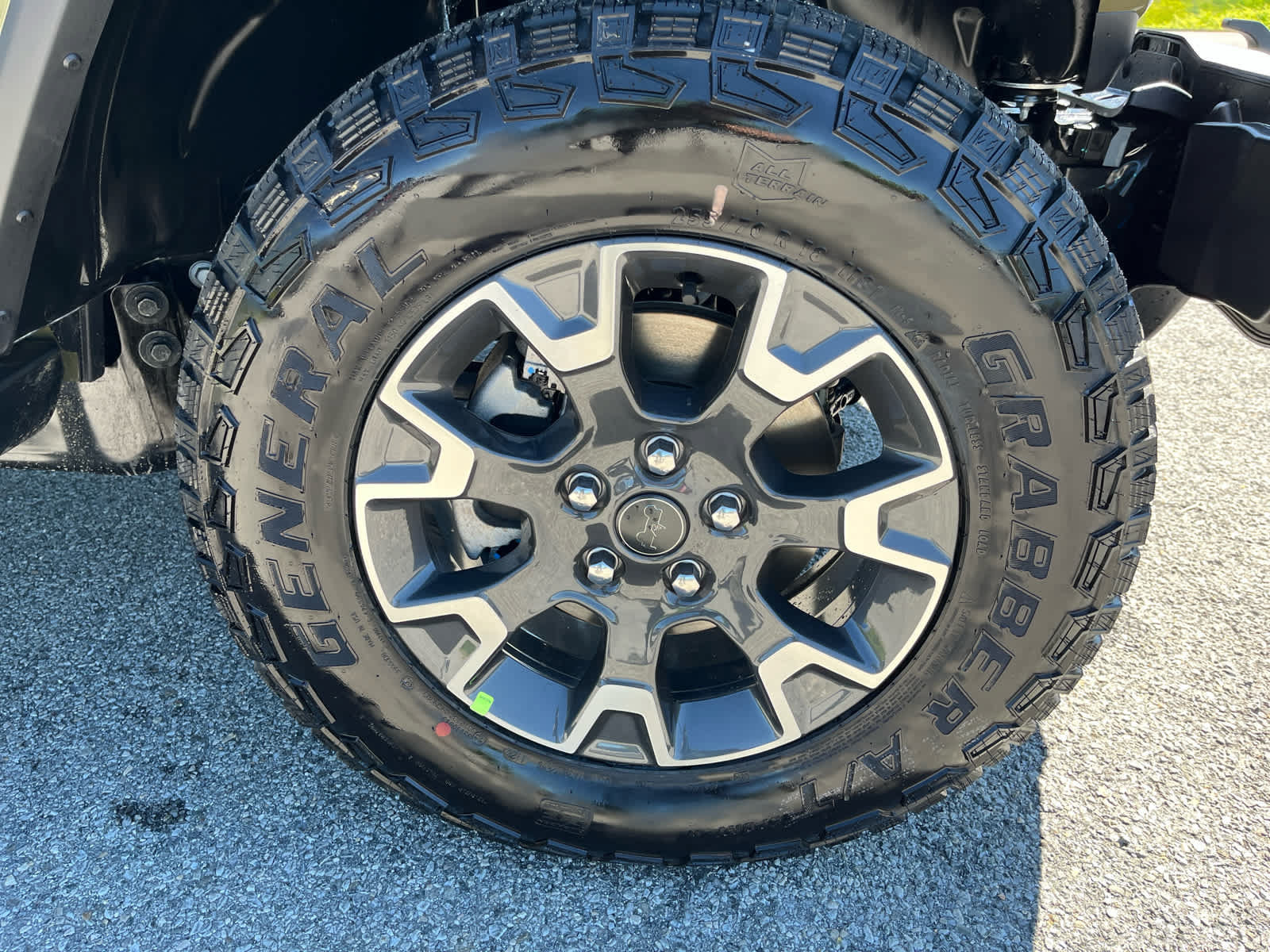 New 2026 Jeep Wrangler Unlimited Sahara AWD/4WD image 39