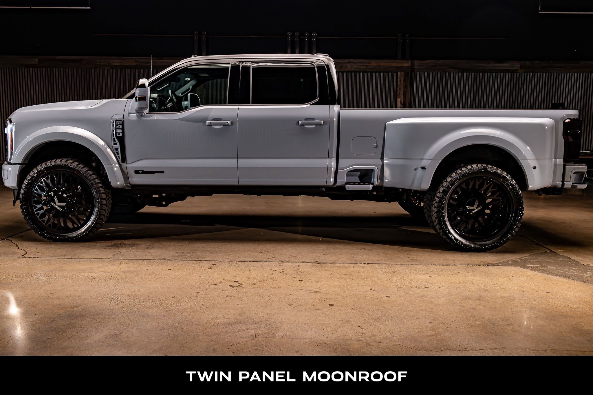 Used 2025 Ford F450 Platinum w/ FX4 Off-Road Package image 6