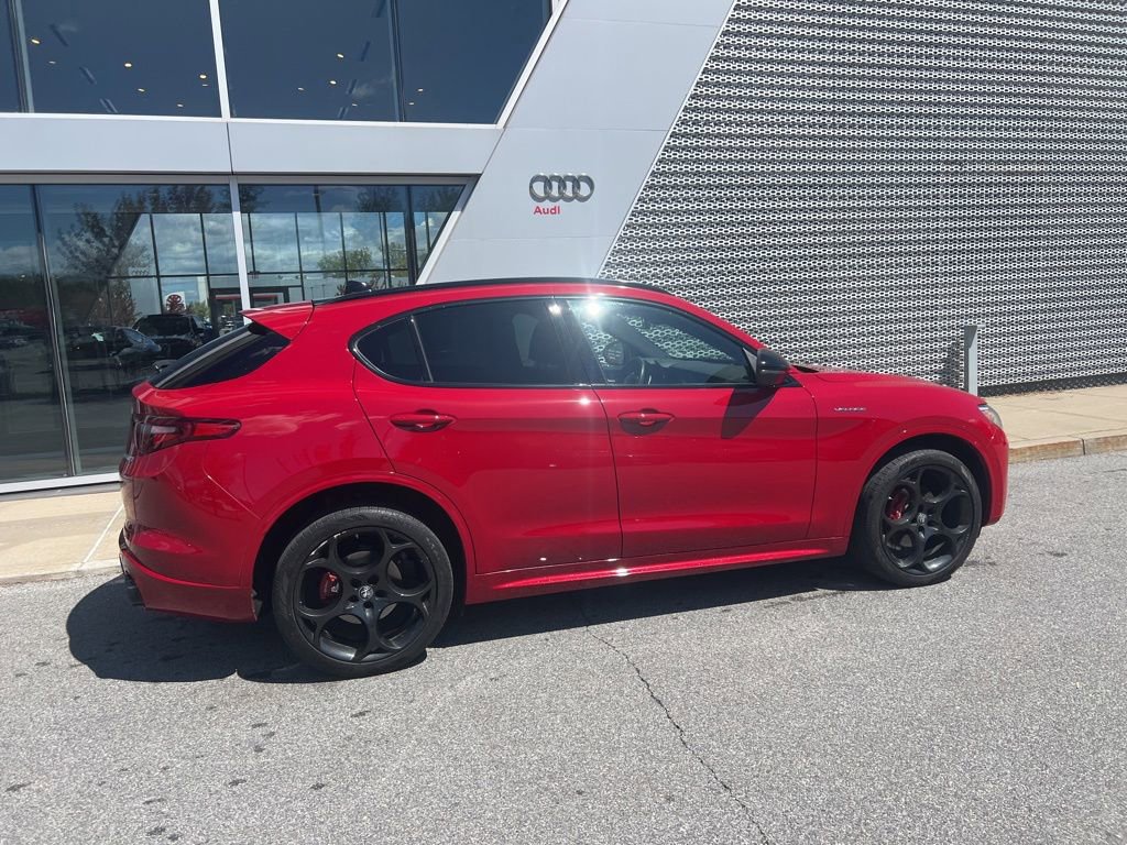 Used 2023 Alfa Romeo Stelvio Veloce AWD/4WD image 19