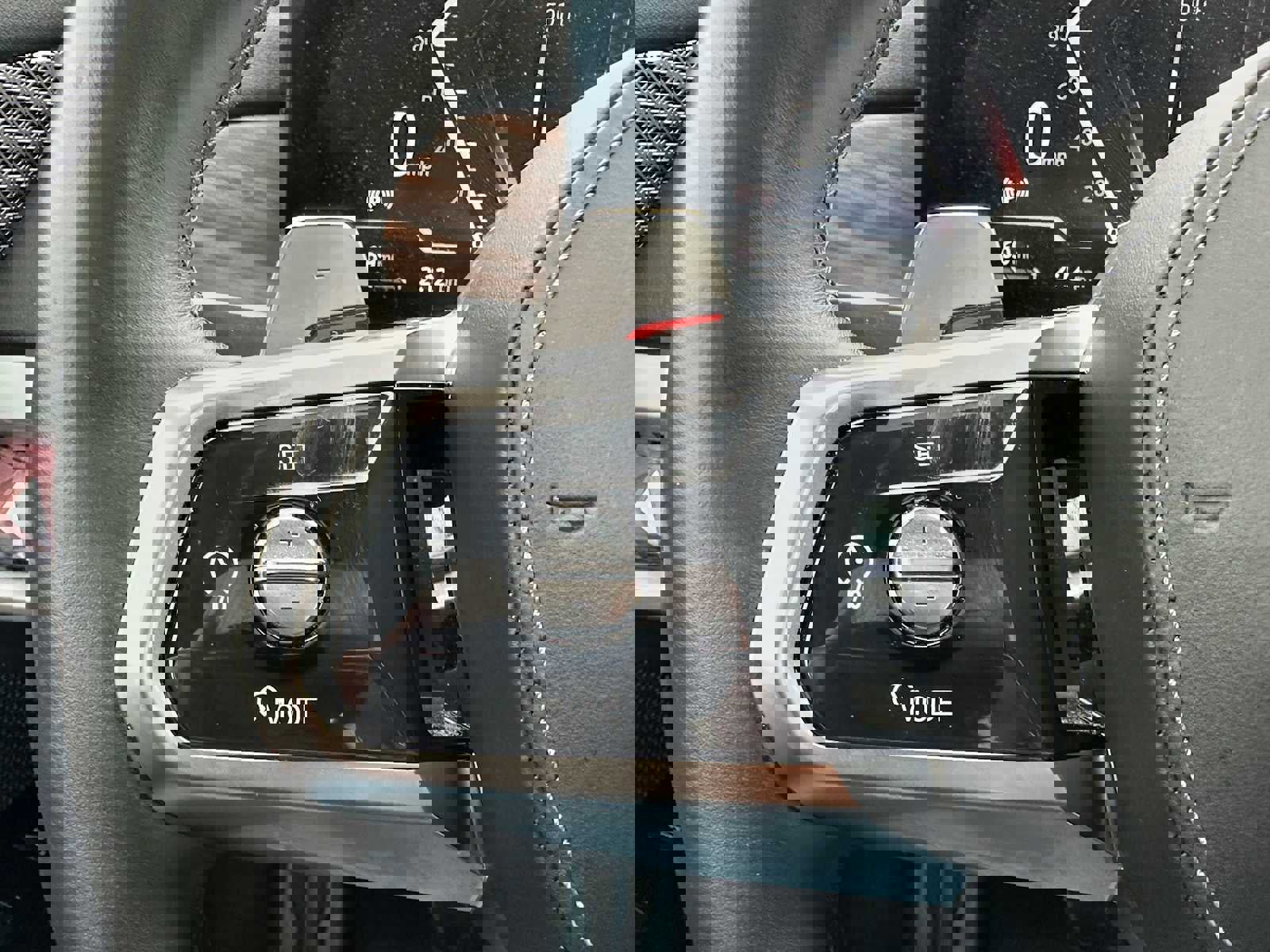 Used 2023 BMW 760i xDrive image 45