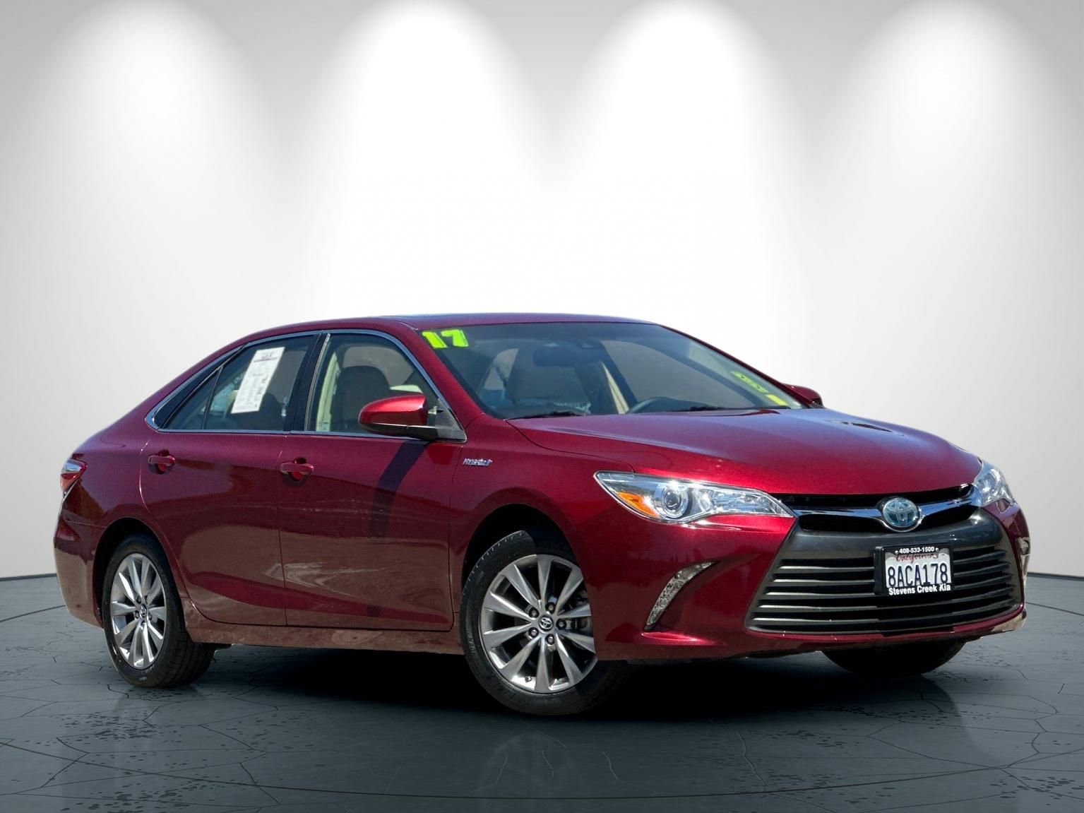 Used 2017 Toyota Camry XLE w/ Moonroof Package FWD image 2