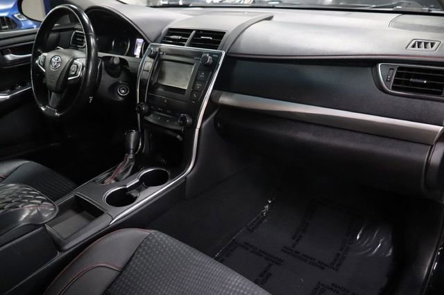 Used 2015 Toyota Camry SE FWD image 25