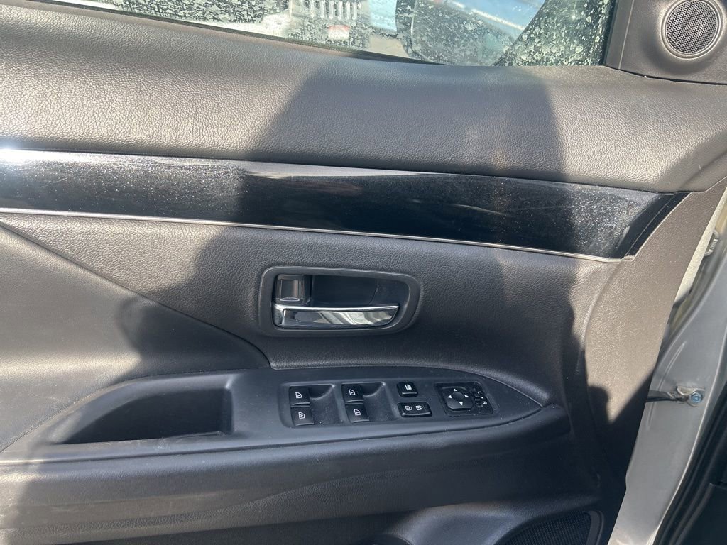 Used 2020 Mitsubishi Outlander SE image 20