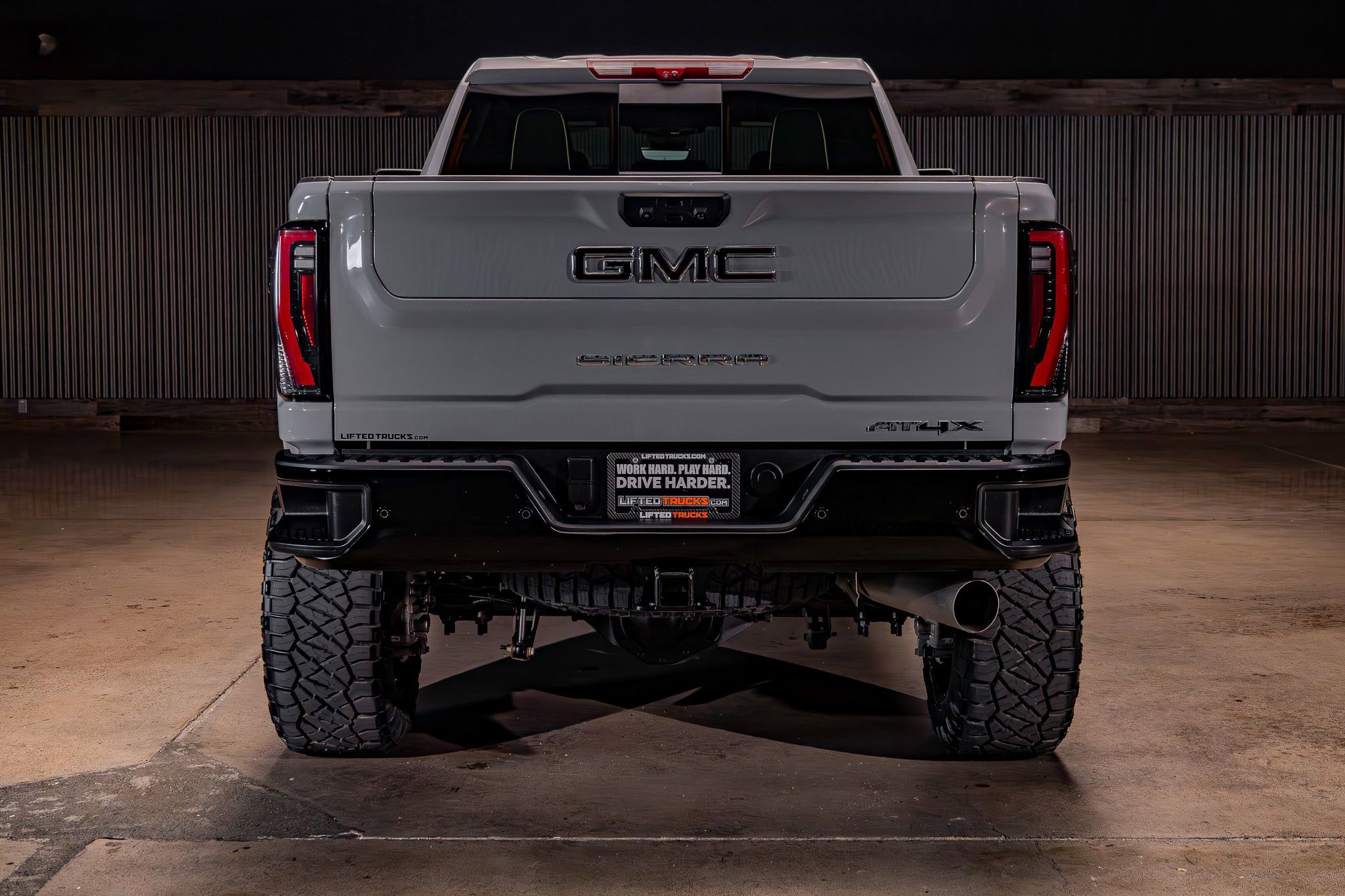 Used 2025 GMC Sierra 2500 AT4X AWD/4WD image 8