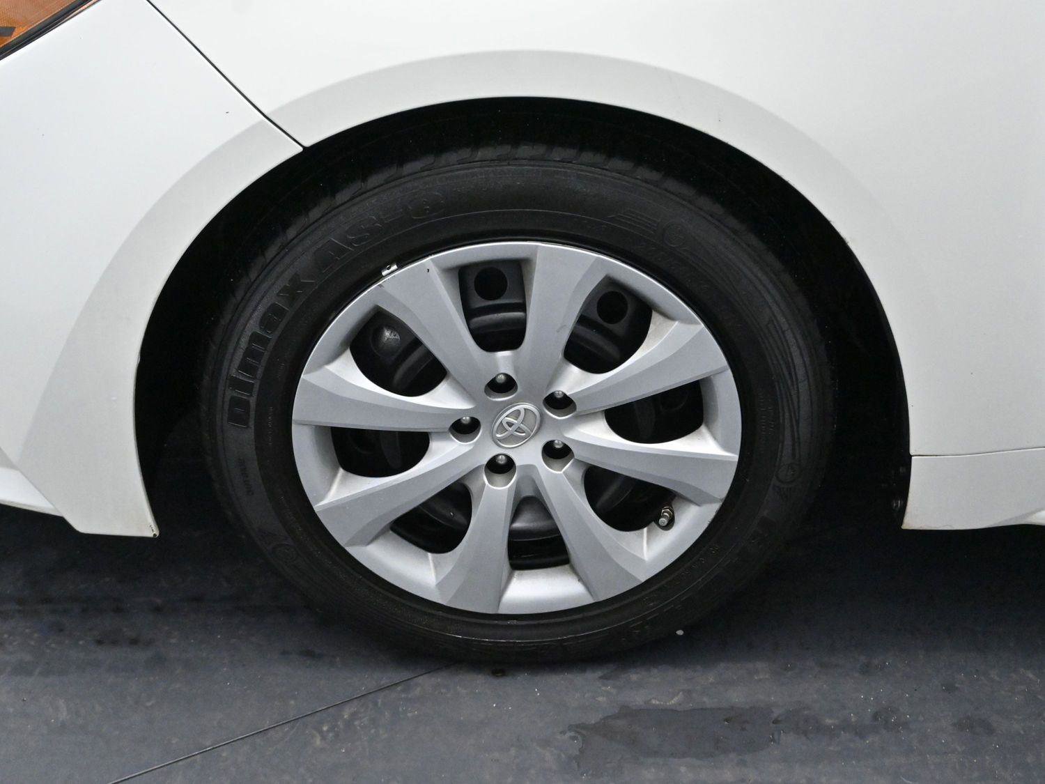 Used 2021 Toyota Corolla LE image 29