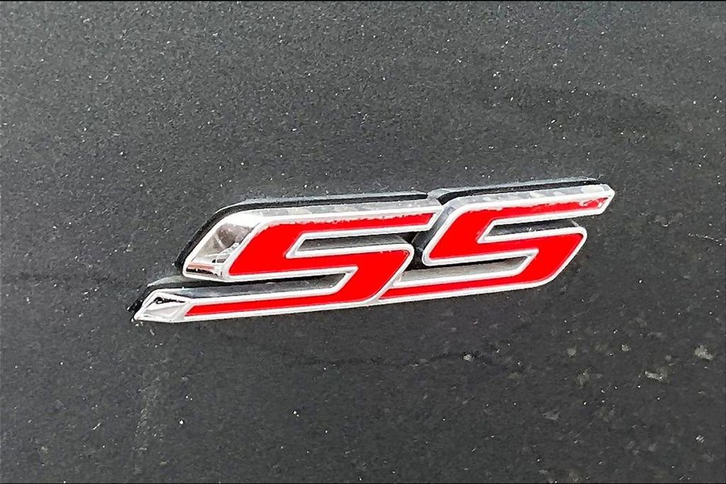 Used 2018 Chevrolet Camaro SS RWD image 25