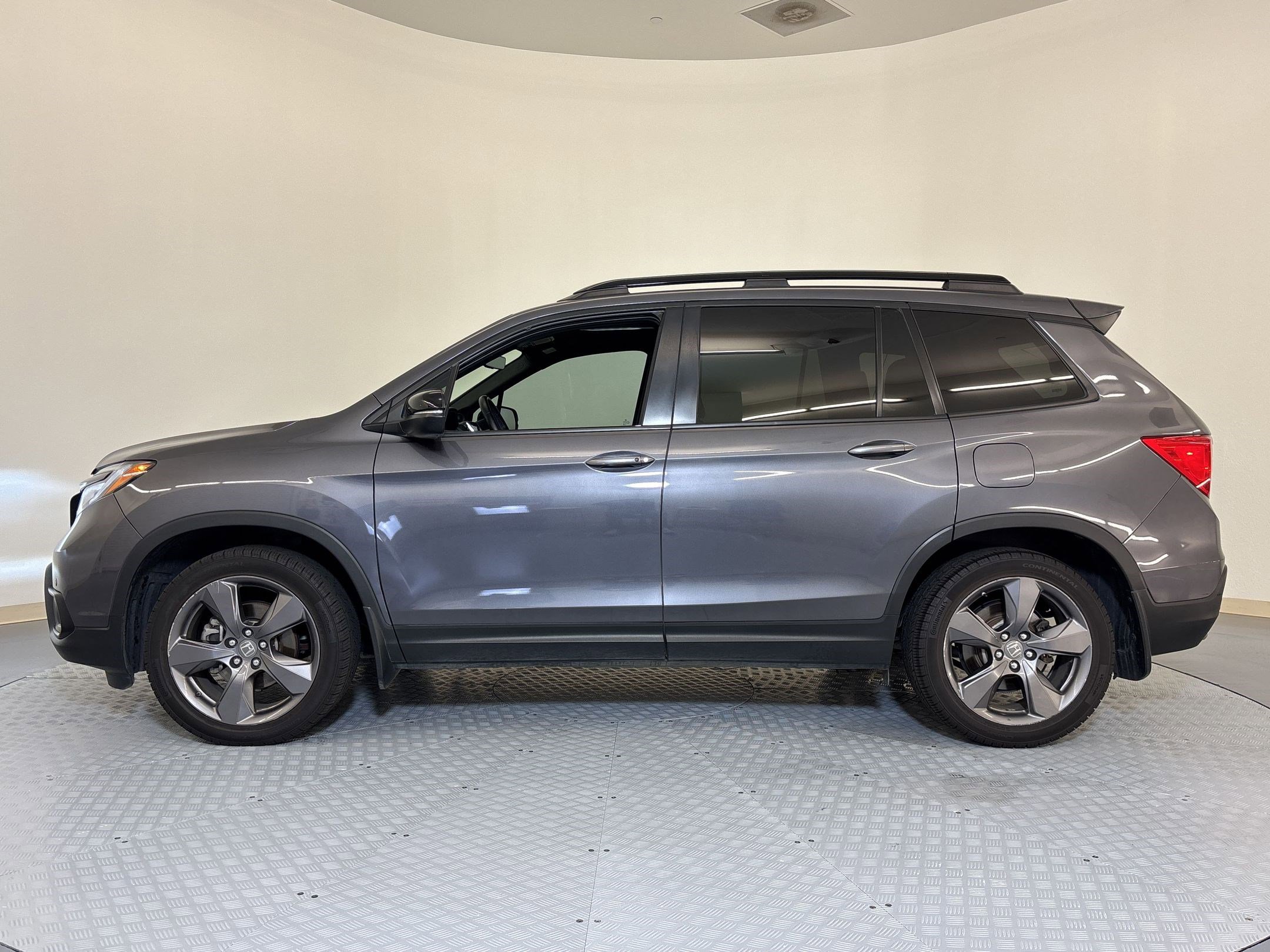 Used 2021 Honda Passport Touring image 2