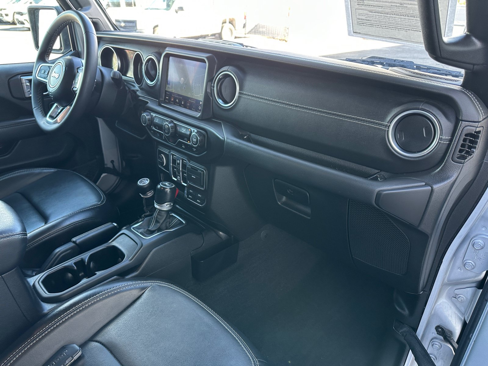 Used 2023 Jeep Wrangler Unlimited Sahara AWD/4WD image 31