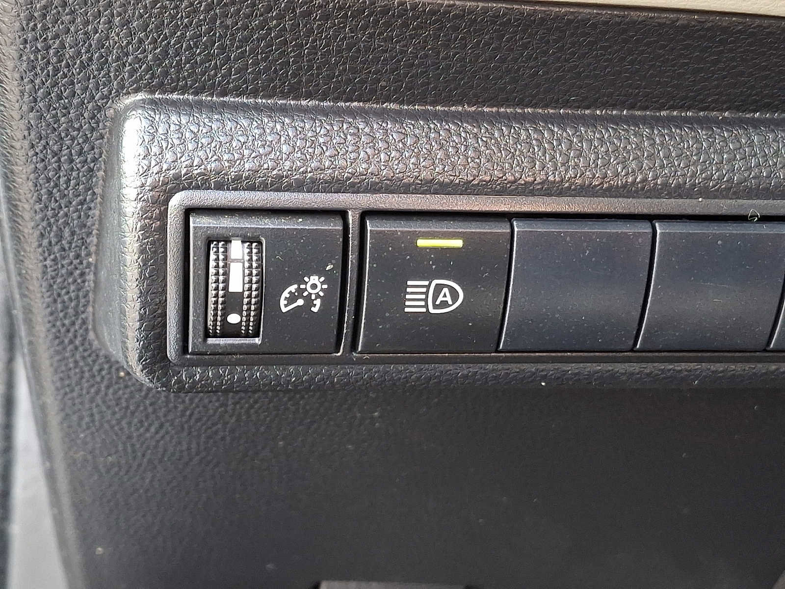 Used 2020 Toyota Corolla LE w/ LE Convenience Package FWD image 23