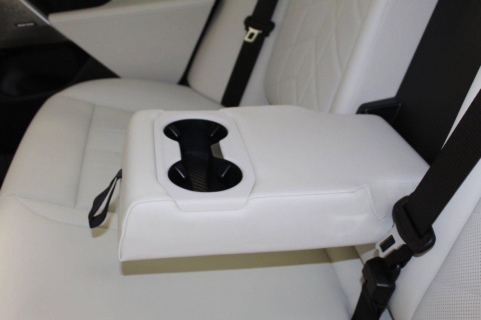 Used 2025 BMW 530i w/ Premium Package image 27