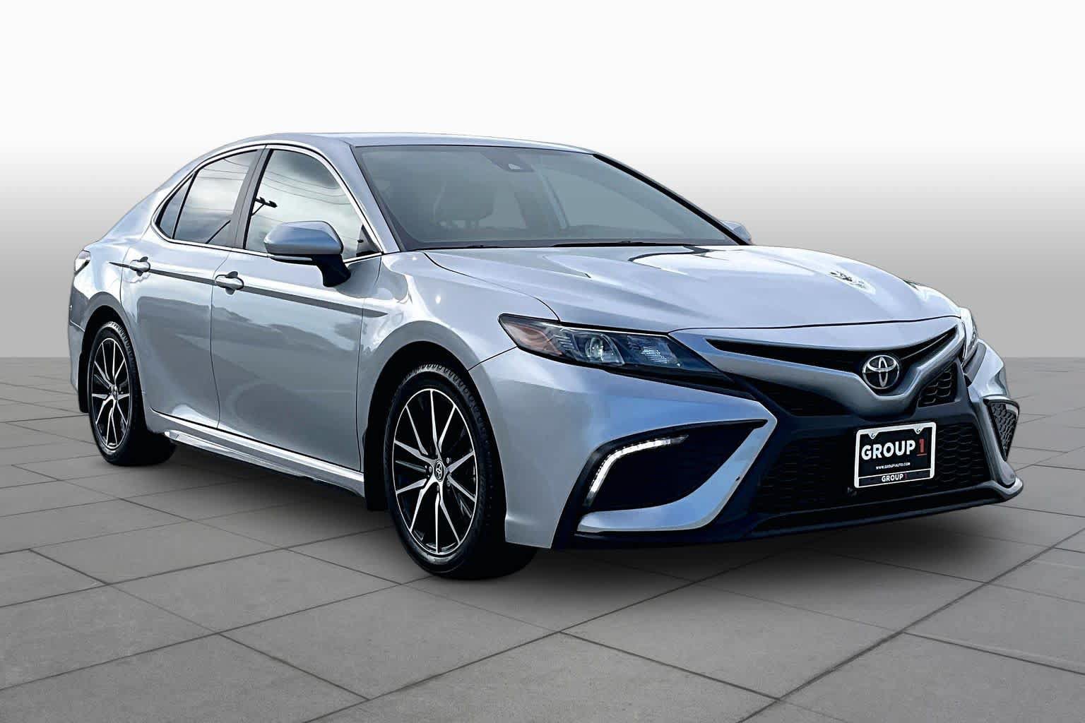 Used 2024 Toyota Camry SE FWD image 3