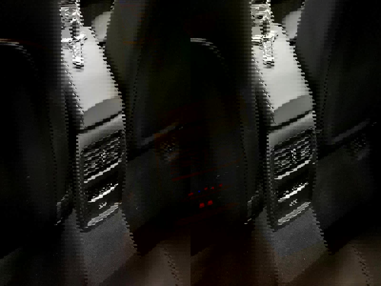 Used 2025 BMW 330i xDrive Sedan w/ Premium Package image 35