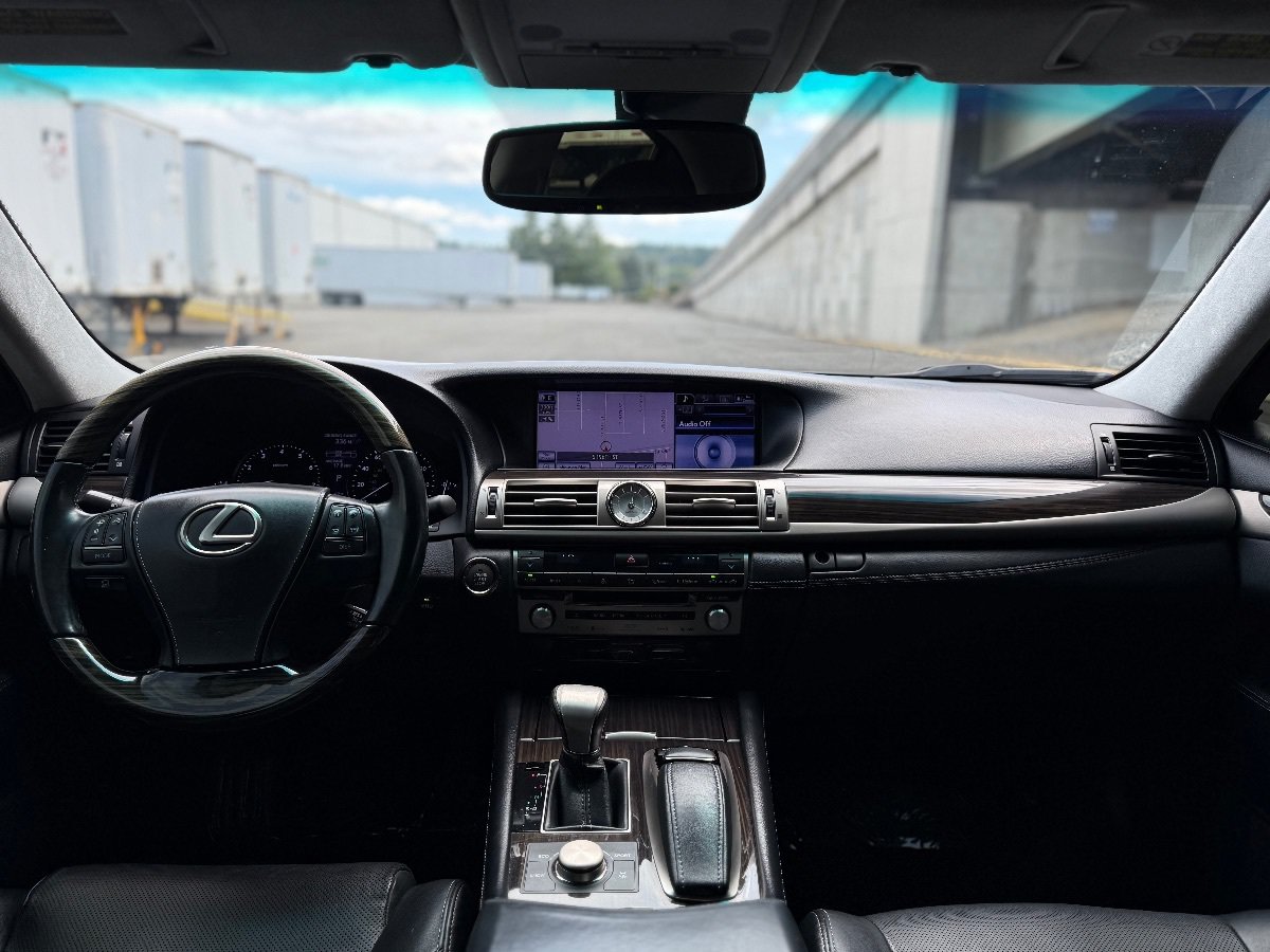 Used 2013 Lexus LS 460 w/ Comfort Pkg RWD image 20