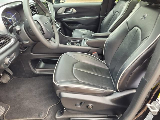 Used 2025 Chrysler Pacifica Limited FWD image 22