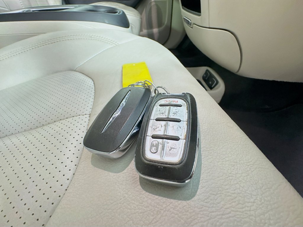 Used 2021 Chrysler Pacifica Touring-L w/ Premium & Safety Sphere Group FWD image 41