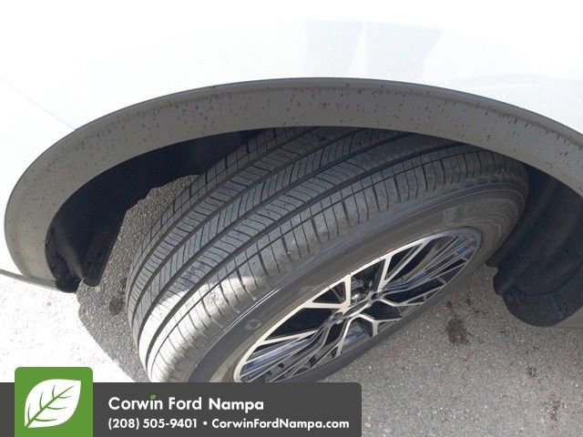 New 2025 Ford Escape SE image 32