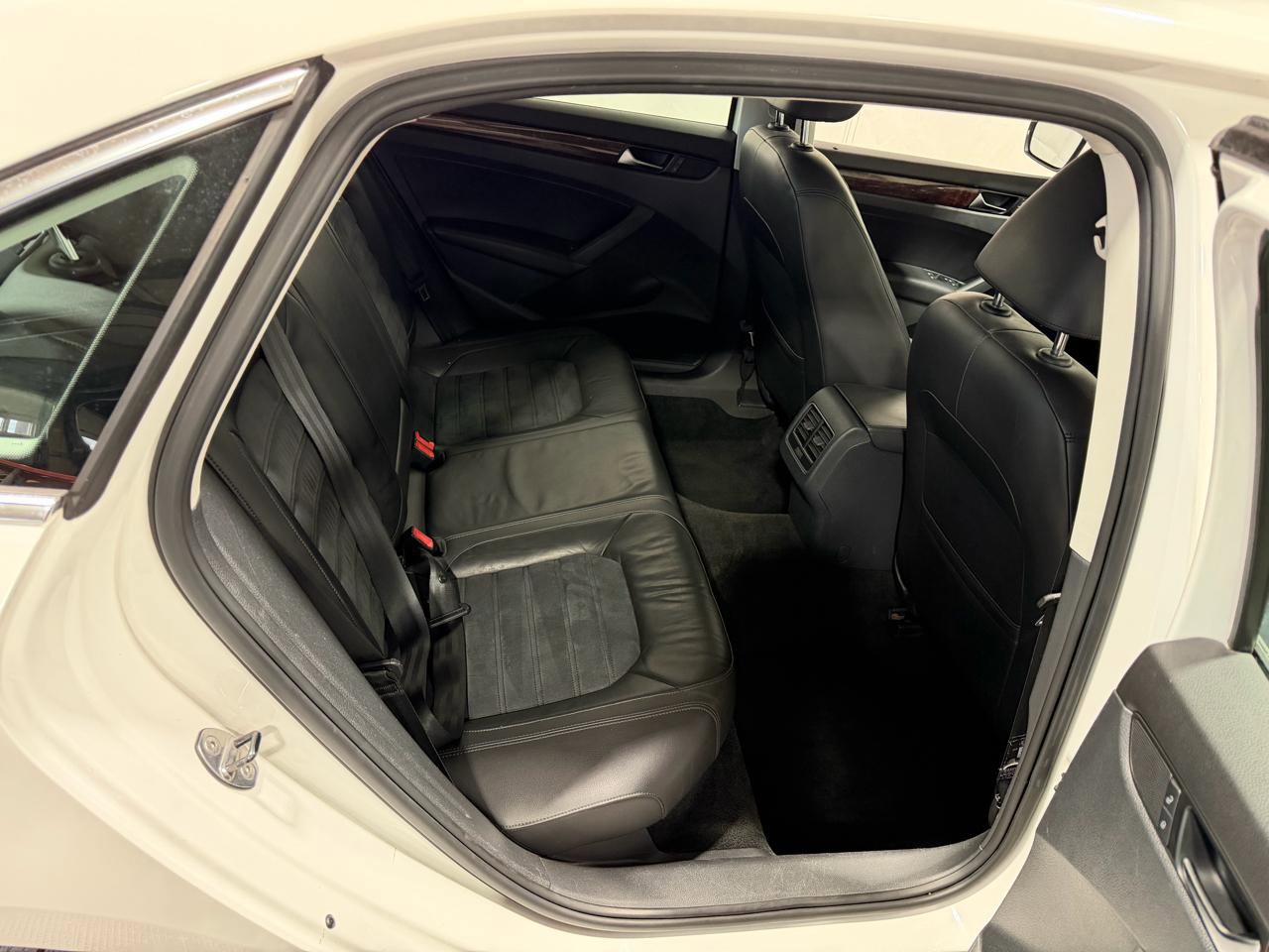 Used 2013 Volkswagen Passat TDI SEL Premium image 15