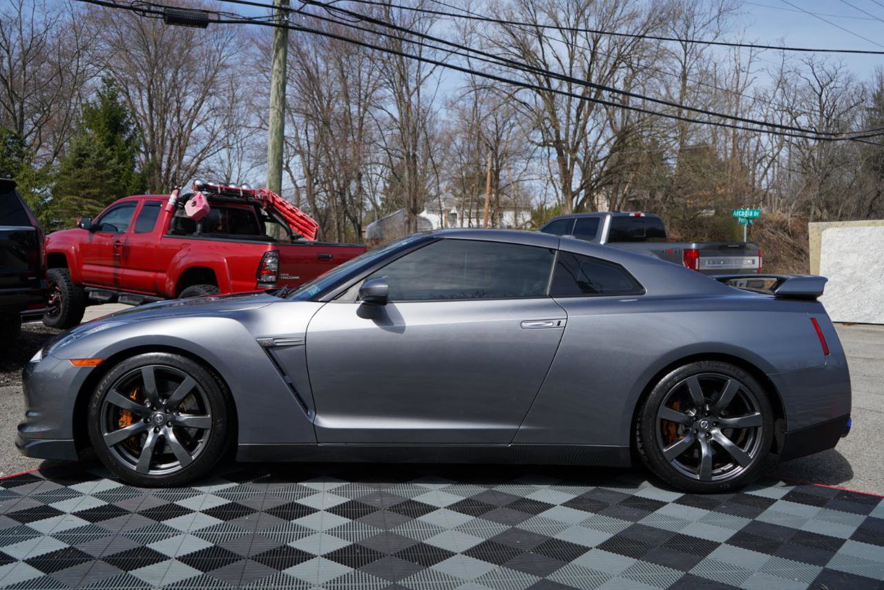 Used 2010 Nissan GT-R Premium image 11