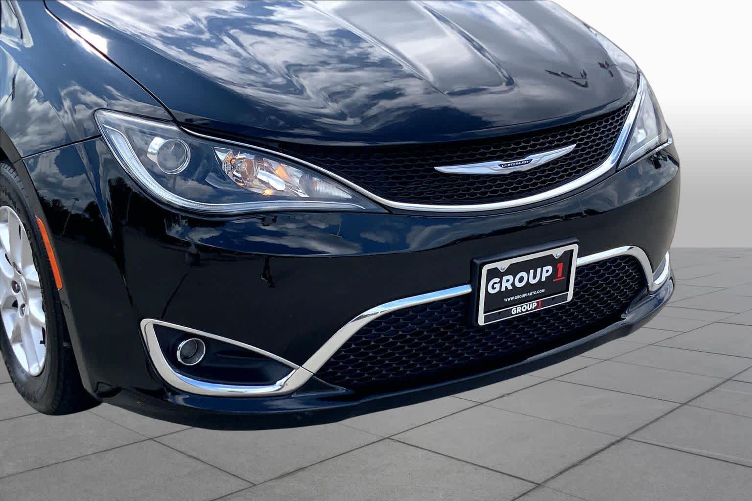 Used 2020 Chrysler Pacifica Touring-L FWD image 28