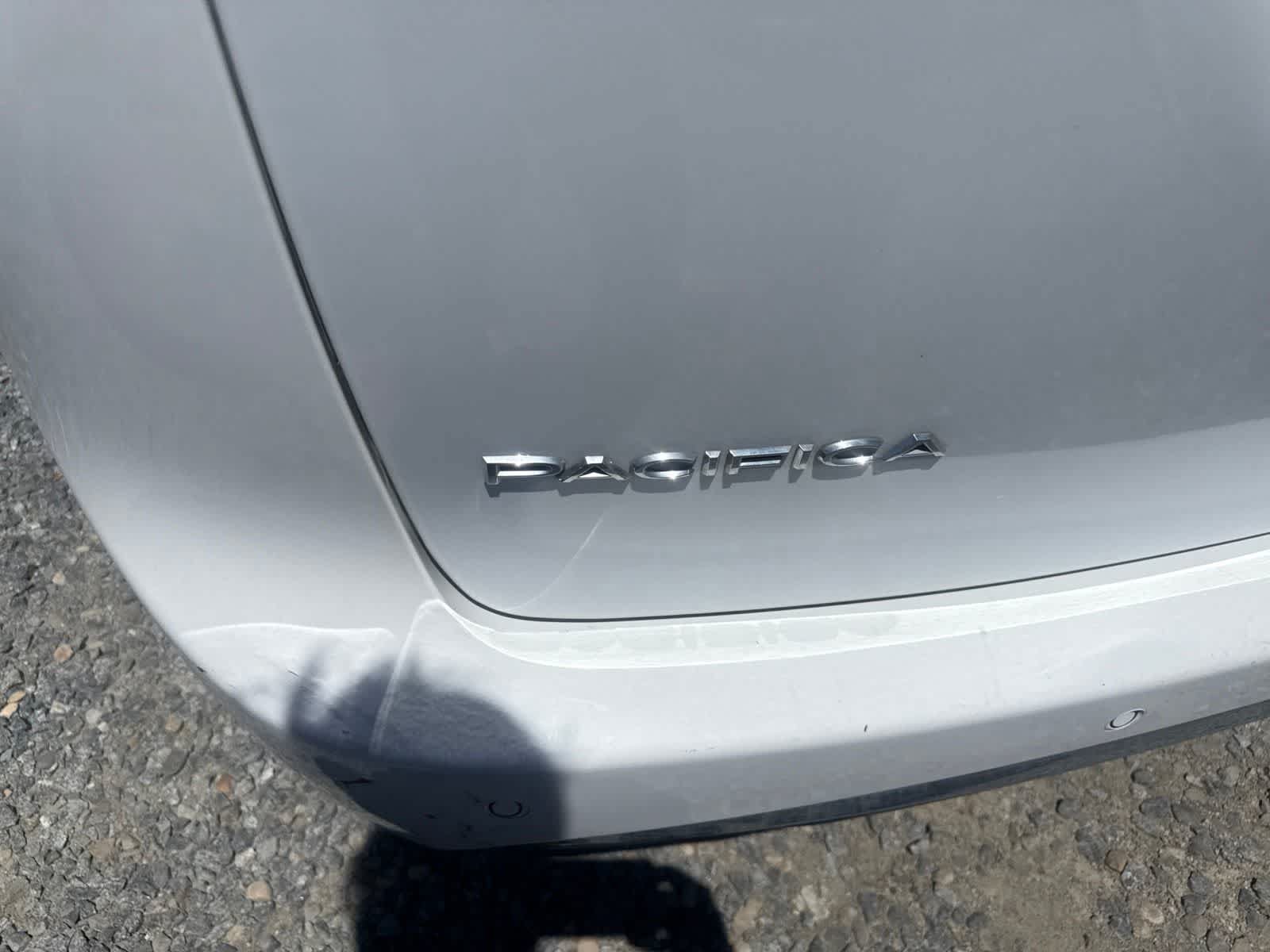 Used 2023 Chrysler Pacifica Limited FWD image 13