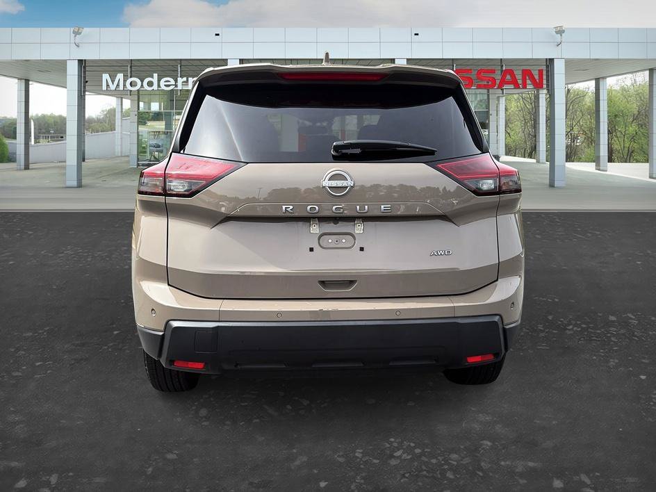 Certified 2025 Nissan Rogue SV AWD/4WD image 4