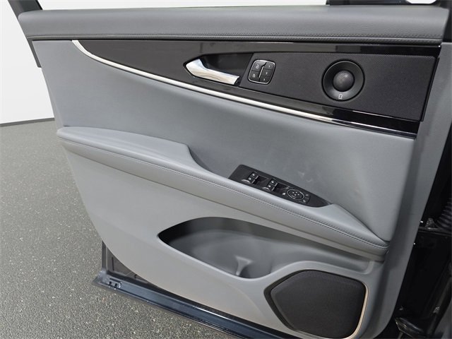 Certified 2022 Lincoln Nautilus Reserve w/ Equipment Group 201A image 24