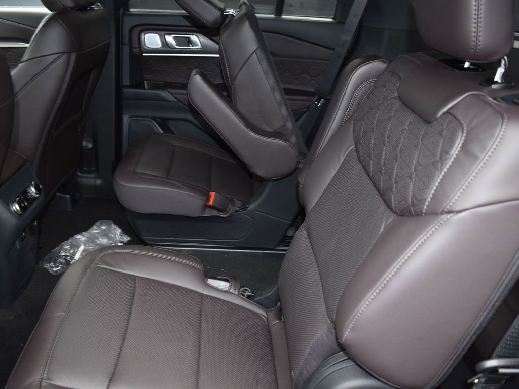 Used 2025 Ford Explorer Platinum w/ Ultimate Package image 15