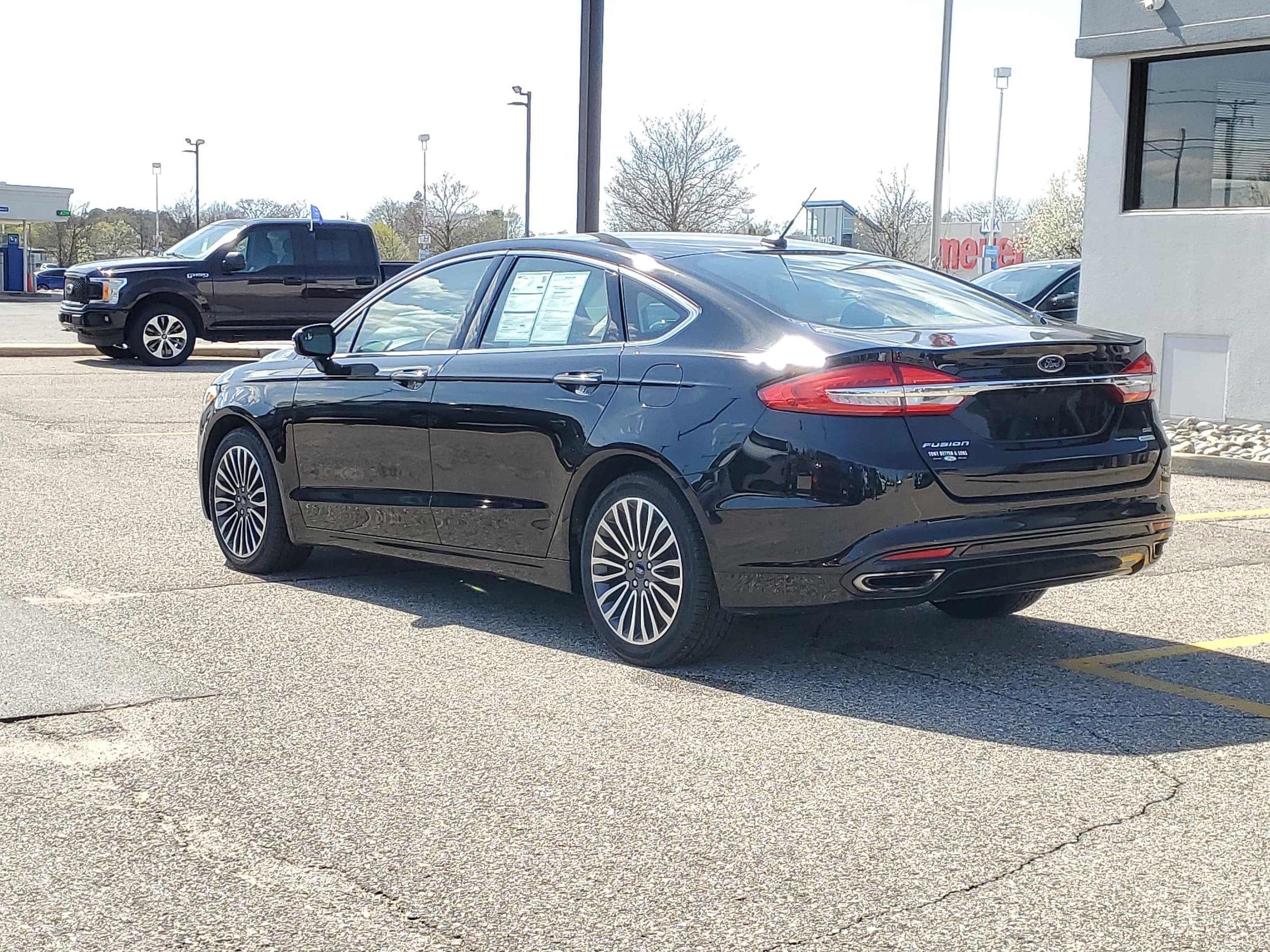 Certified 2017 Ford Fusion SE w/ Fusion SE Technology Package image 3