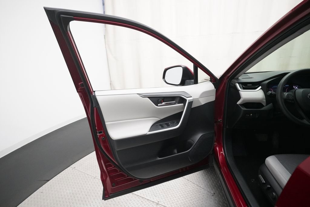Used 2023 Toyota RAV4 XLE AWD/4WD image 27